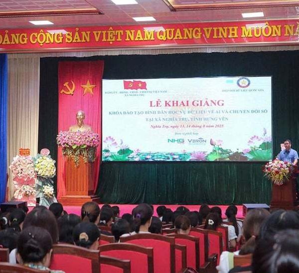 Khai giang khoa AI tai Hung Yên
