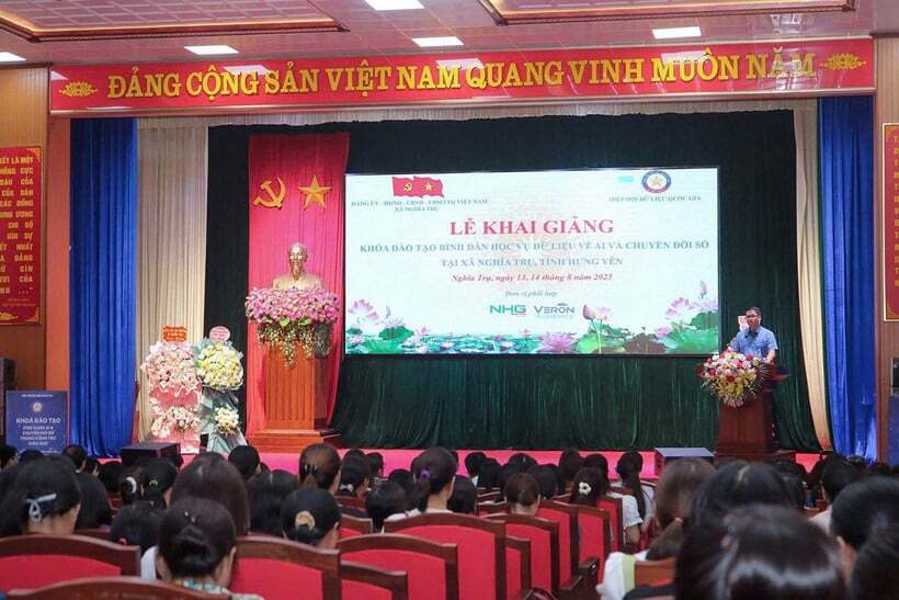 Khai giang khoa AI tai Hung Yên